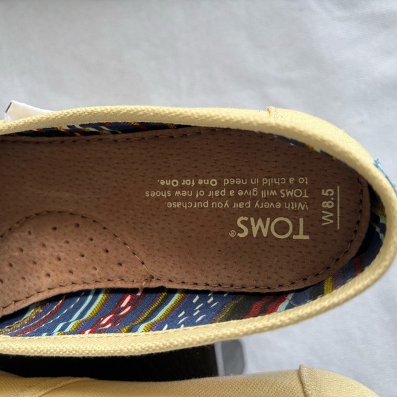 TOMS Cream Flats with Signature Elastic V-Insert - Picture 7 of 12
